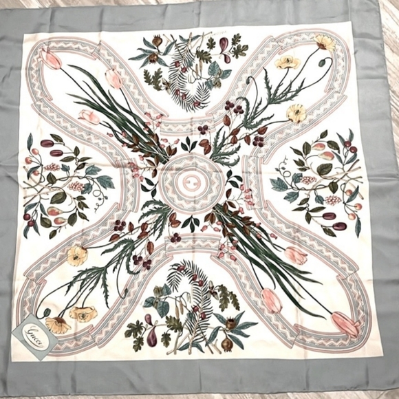 Vintage Gucci VITTORIO ACCORNERO Rolled Edge Silk Scarf - Picture 1 of 6